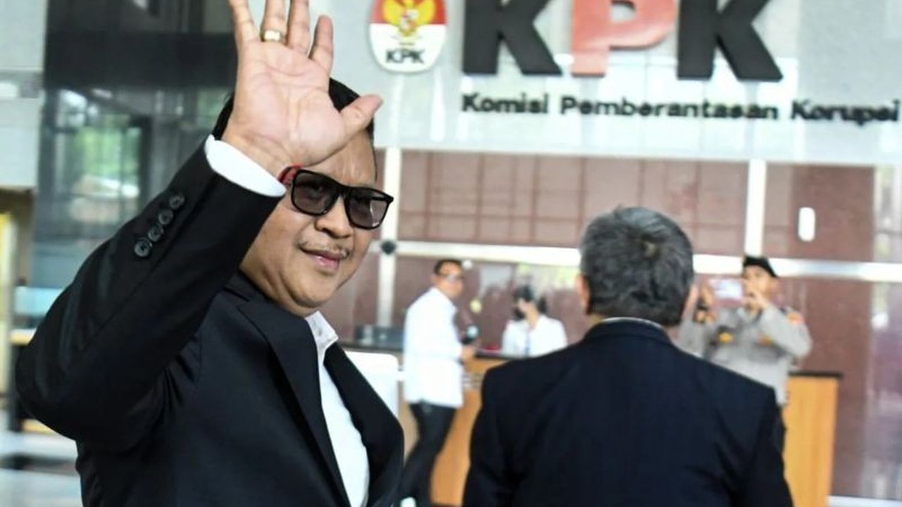 Tim kuasa hukum Hasto Kristiyanto menilai bukti yang diajukan KPK dalam sidang praperadilan kasus dugaan suap Harun Masiku cacat formil, sehingga mempertanyakan keabsahan proses hukum tersebut.