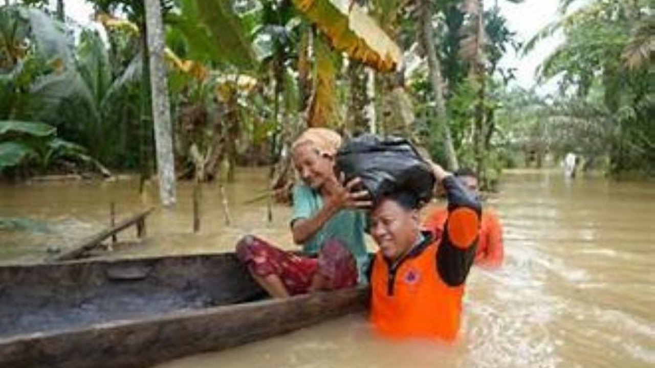 Perum Bulog Riau telah menyalurkan 10 ton beras untuk membantu warga di Pelalawan dan Siak yang terdampak banjir, merespon permintaan dari pemerintah daerah setempat.