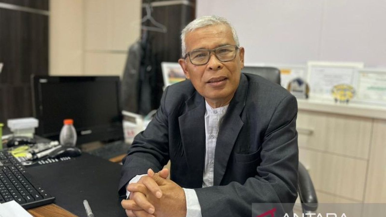 Ekonom FEB USK memperingatkan tren investasi emas di Aceh dapat menghambat pertumbuhan ekonomi daerah karena mengurangi likuiditas dan investasi di sektor riil.