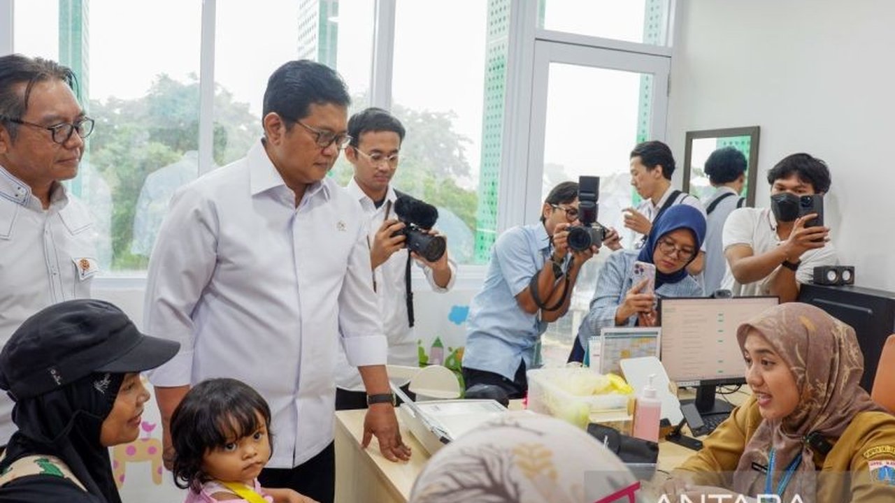 Wakil Menteri Transmigrasi mengumumkan program pemeriksaan kesehatan gratis yang menargetkan anak sekolah dan ibu hamil sebagai kelanjutan dari program Makan Bergizi Gratis, bertujuan untuk meningkatkan kesehatan masyarakat Indonesia.