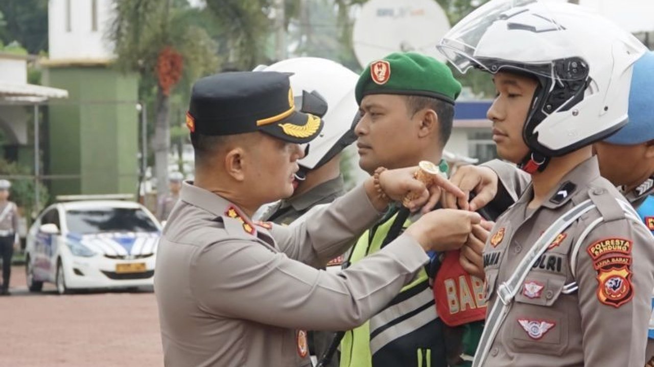 Polresta Bandung fokus pada edukasi dan pendekatan humanis dalam Operasi Keselamatan Lodaya 2025 untuk menekan angka kecelakaan lalu lintas dan meningkatkan kesadaran masyarakat akan tertib berlalu lintas.
