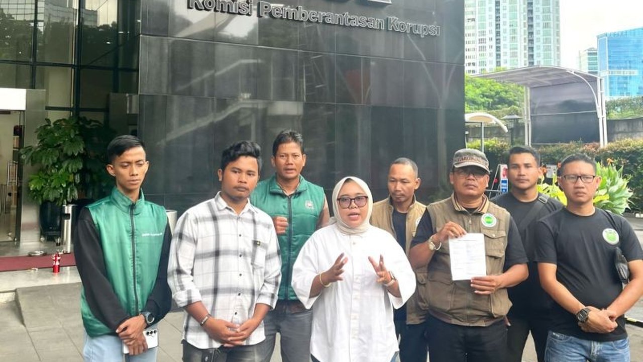 Anggota DPRD Banten, Musa Weliansyah, melaporkan mantan Pj Gubernur Banten, Al Muktabar, dan mantan Bupati Tangerang, Ahmed Zaki Iskandar, ke KPK terkait dugaan penyalahgunaan wewenang dalam alih fungsi lahan pesisir seluas 1.600 hektare.