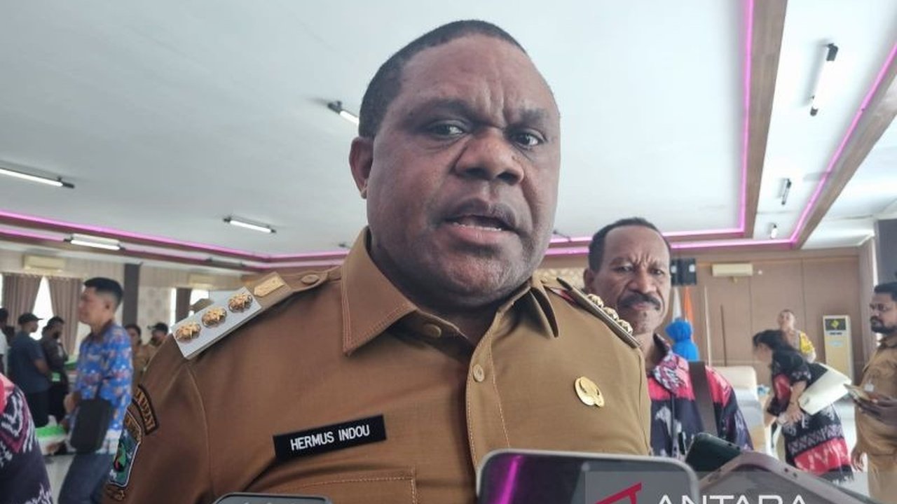 Pemerintah Kabupaten Manokwari melakukan penyesuaian APBD 2025 setelah pemerintah pusat memangkas anggaran transfer ke daerah (TKD) sebesar Rp50,59 triliun, yang berdampak pada sejumlah proyek infrastruktur.