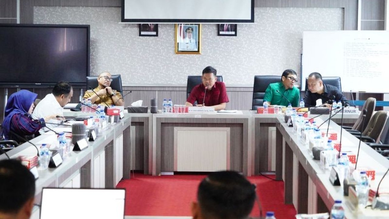 DPRD Sulsel merekomendasikan investigasi terhadap 141 SMA yang gagal input data PDSS, berdampak pada ratusan siswa gagal daftar SNBP jalur prestasi, dan meminta perpanjangan waktu pendaftaran serta evaluasi menyeluruh sistem.