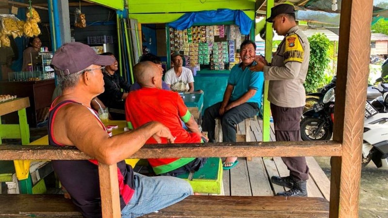 Polres Natuna gencar mensosialisasikan keselamatan berlalu lintas dari rumah ke rumah jelang Ramadhan untuk menekan angka kecelakaan, terutama kecelakaan tunggal yang mendominasi kasus di tahun 2024.