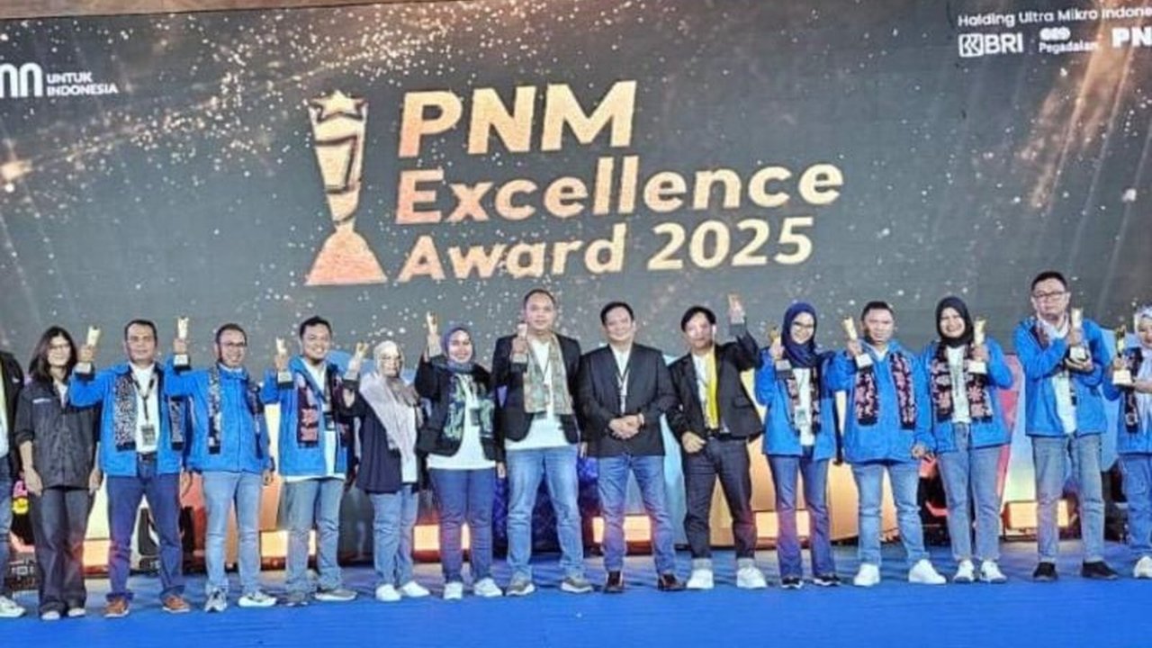 PNM Makassar sukses menyalurkan dana Rp1,725 triliun kepada 503.000 nasabah di tahun 2024 dan meraih penghargaan bergengsi The Best Cabang Utama PNM.