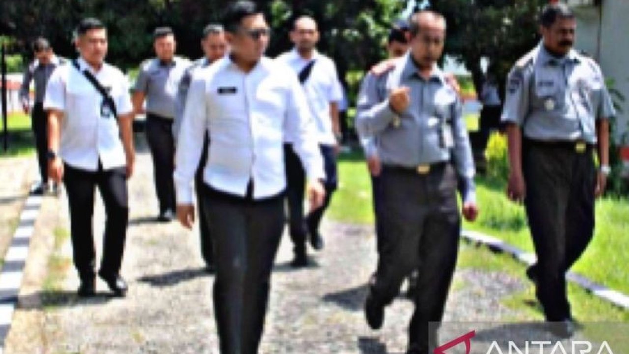 Kepala Kantor Wilayah Ditjenpas Maluku meninjau Rupbasan Kelas I Ambon untuk memastikan keamanan barang sitaan negara, menekankan pentingnya sistem keamanan, penyimpanan yang terorganisir, dan koordinasi dengan APH.