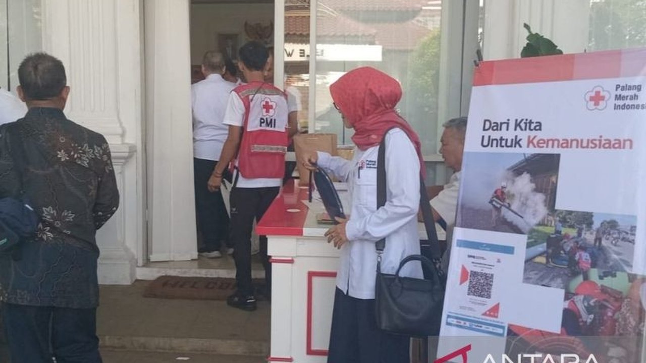 Pemerintah Kabupaten Cianjur menyerahkan dana kemanusiaan sebesar Rp1 miliar kepada PMI Cianjur, hasil penggalangan dana yang meningkat 25 persen dari tahun sebelumnya, untuk mendukung berbagai program kemanusiaan.