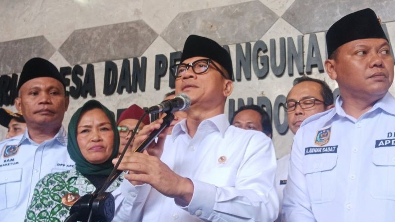Kementerian Desa Pembangunan Daerah Tertinggal (Kemendes PDT) telah menghentikan program studi banding kepala desa ke luar negeri sebagai bentuk efisiensi anggaran sesuai arahan Presiden.