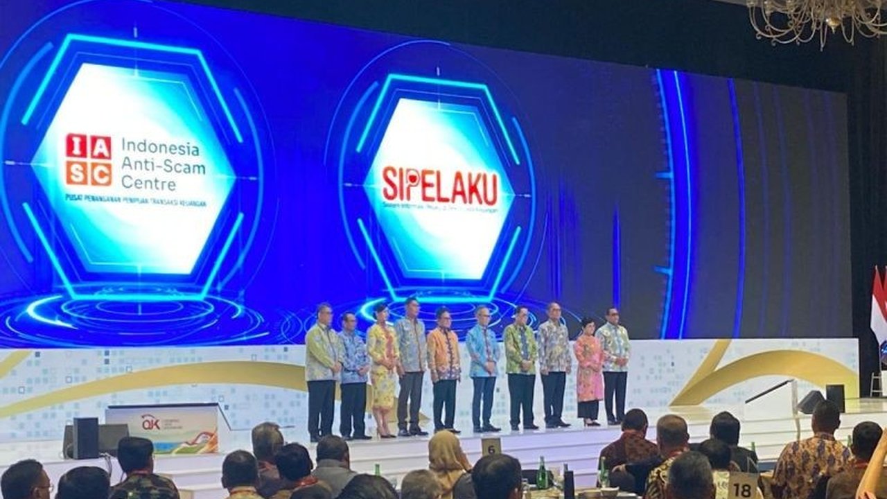 Otoritas Jasa Keuangan (OJK) melaporkan total kerugian masyarakat akibat penipuan daring mencapai Rp700,2 miliar, dengan Indonesia Anti-Scam Centre (IASC) berhasil memblokir Rp106,8 miliar dana terkait.