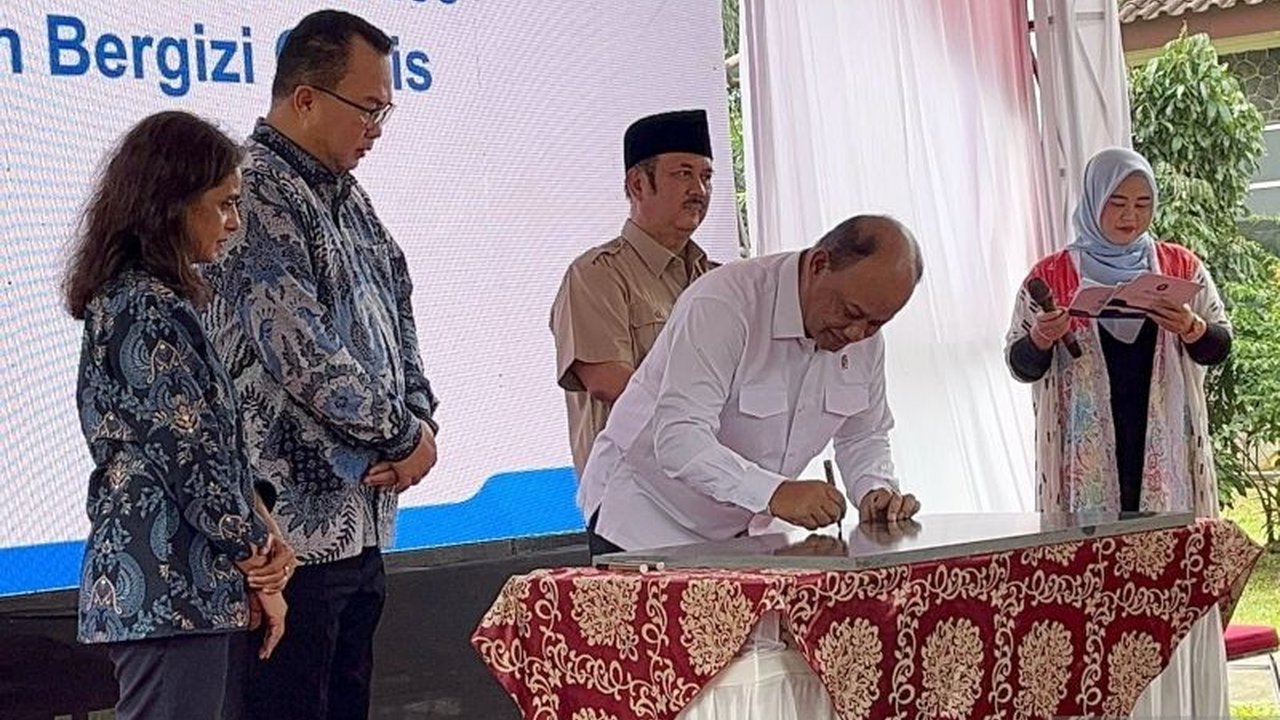 Institut Pertanian Bogor (IPB) University resmi mendirikan pusat riset unggulan untuk Program Makan Bergizi Gratis (MBG) guna mengatasi masalah gizi buruk pada anak dan ibu hamil di Indonesia, berkolaborasi dengan BGN, Bappenas, dan UNICEF.