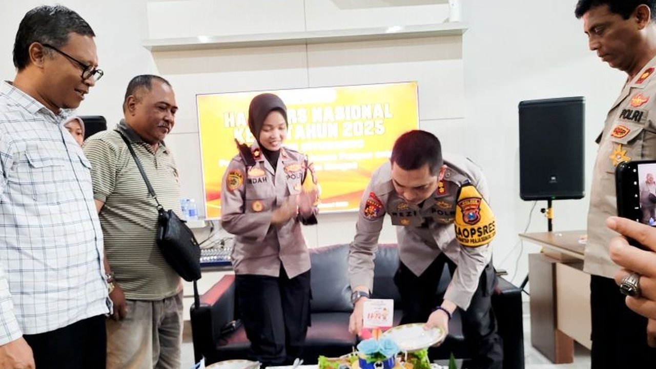 Kapolres Situbondo mengajak wartawan berkolaborasi mengawal ketahanan pangan nasional melalui edukasi dan pengawasan pendistribusian pupuk subsidi, demi mendukung swasembada pangan di Situbondo.