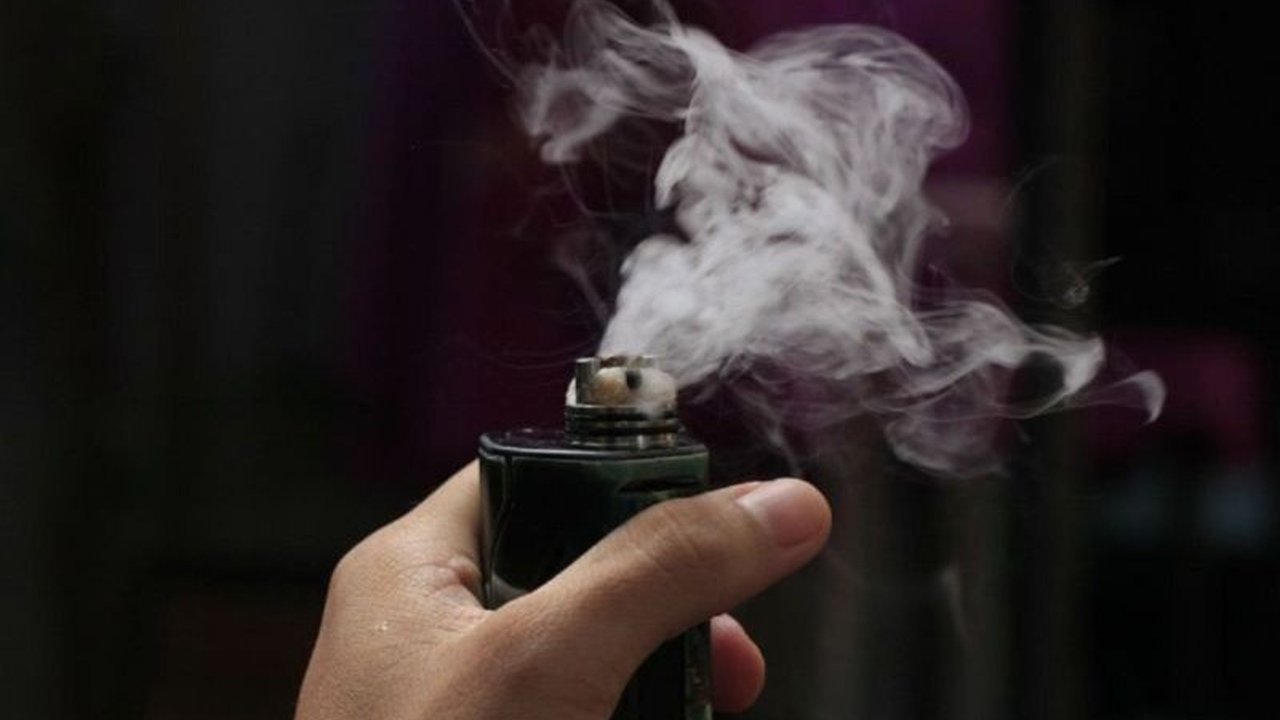 Lembaga masyarakat sipil dan organisasi kesehatan mempertanyakan objektivitas studi tentang vape yang didanai industri tembakau, karena dinilai bias dan mengabaikan dampak jangka panjang bagi kesehatan.