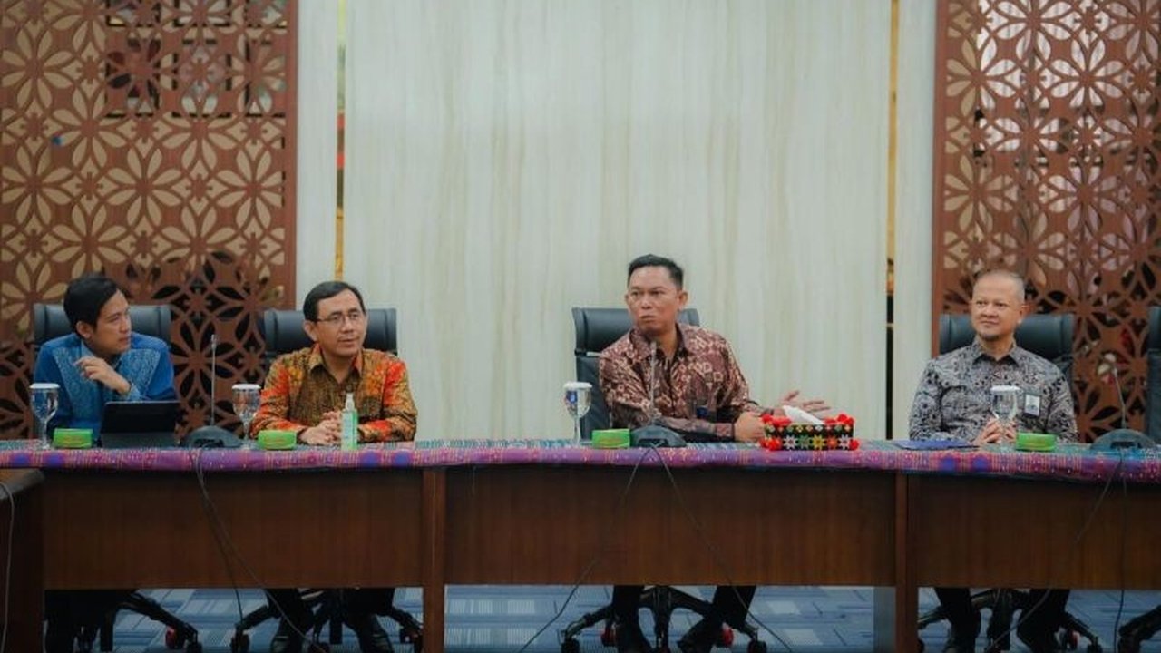 Bank Indonesia (BI) Sumut menggelar Sumatranomics 2025, sebuah kolaborasi antar KPwBI se-Sumatera untuk mendorong pertumbuhan ekonomi inklusif dan berkelanjutan melalui inovasi dan sinergi dengan pemerintah.