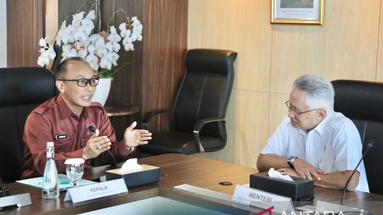 Mendikbudristek memastikan dosen ASN yang sedang tugas belajar tetap dapat naik pangkat dan mengajar daring penuh, asalkan waktu terbagi baik dan kampus mengizinkan.