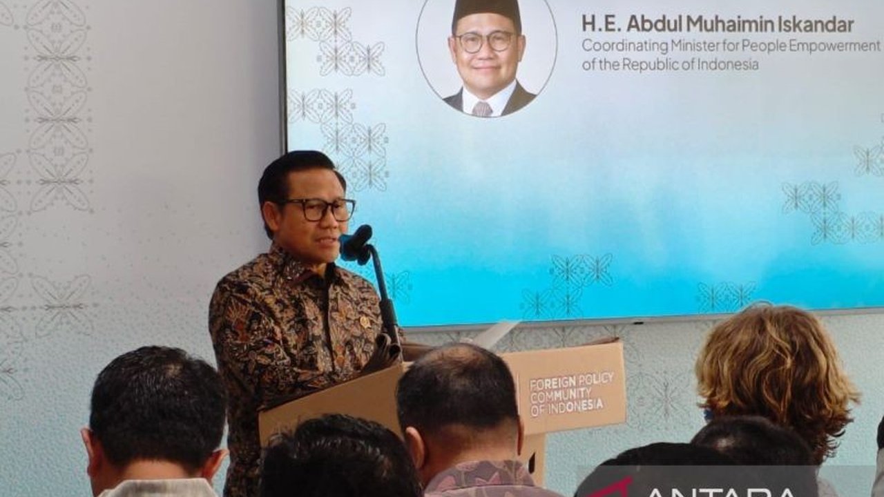 Menko PM Muhaimin Iskandar mendorong integrasi kecerdasan buatan (AI) dalam sistem data tunggal sosial ekonomi masyarakat Indonesia untuk meningkatkan akurasi penyaluran bantuan sosial dan mencegah penyalahgunaan data.