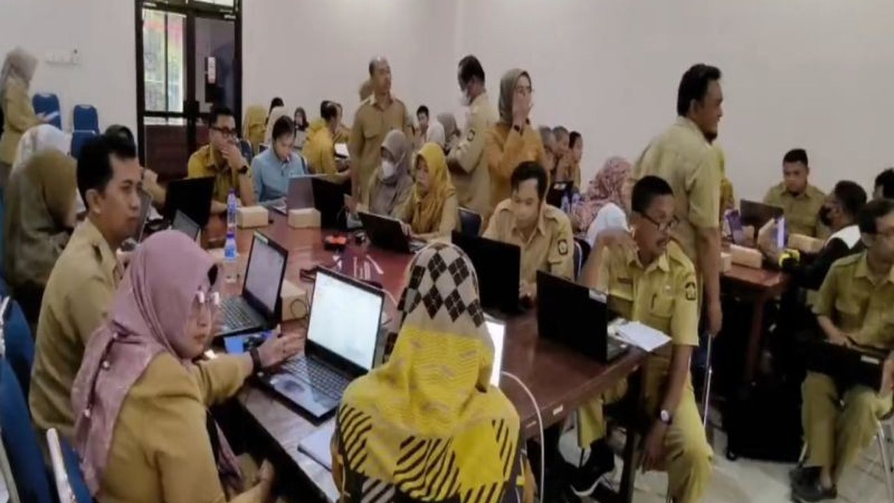 Dinas Perpustakaan dan Kearsipan Kulon Progo optimalkan layanan digital, khususnya aplikasi Srikandi, untuk memangkas anggaran ATK hingga 50% dan mengurangi penggunaan kertas.