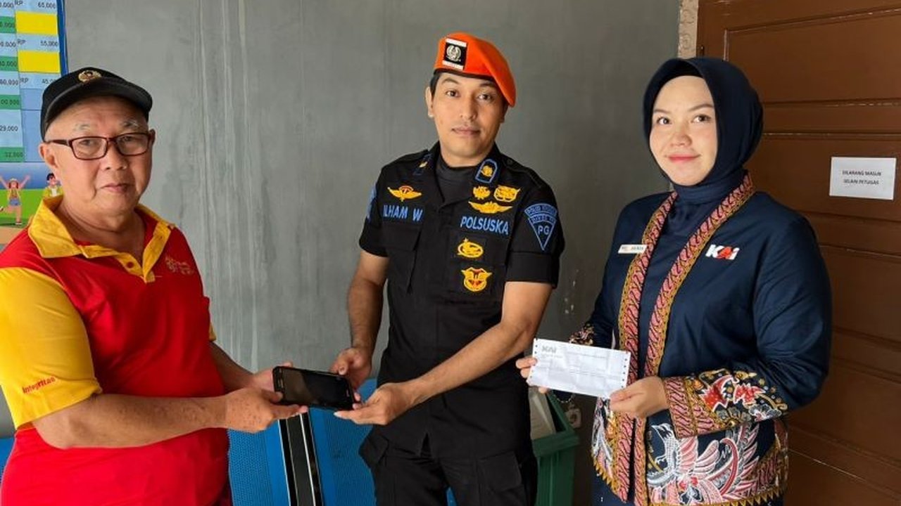KAI Divisi Regional III Palembang telah mengamankan 68 barang penumpang yang hilang di kereta api dan stasiun sepanjang tahun 2024, dengan total nilai mencapai Rp131,14 juta, dan seluruhnya telah dikembalikan kepada pemiliknya.