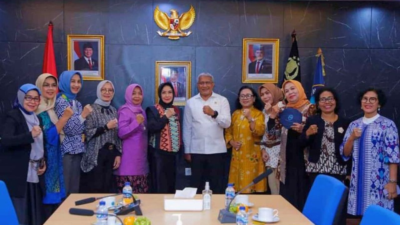 Kepala BNN, Komjen Pol. Marthinus Hukom, menekankan peran penting perempuan, khususnya ibu, dalam mencegah penyalahgunaan narkoba di Indonesia melalui ketahanan keluarga dan kolaborasi dengan organisasi perempuan seperti FPPI.