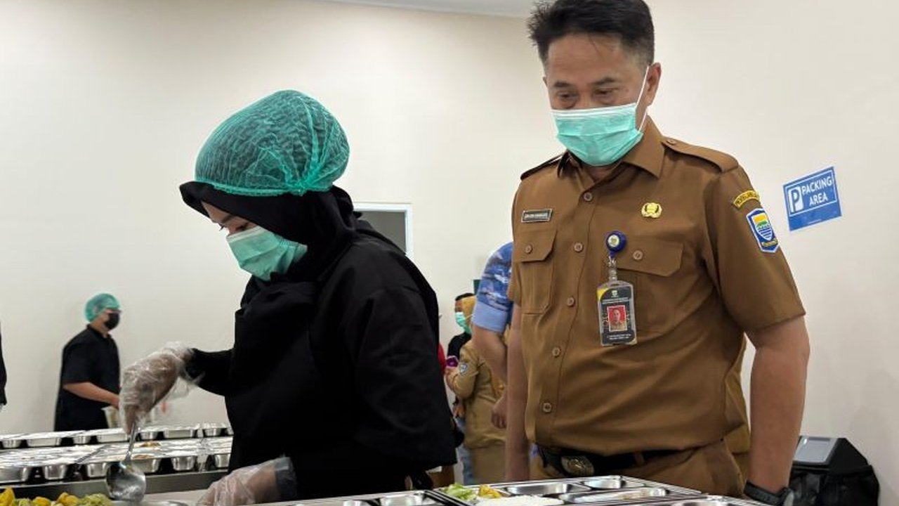 Dinas Ketahanan Pangan dan Peternakan (DKPP) Kota Bandung mengawasi ketat bahan pangan untuk Program Makan Bergizi Gratis (MBG) guna memastikan keamanan dan kualitas, serta mendorong penggunaan produk lokal dari program Buruan SAE.