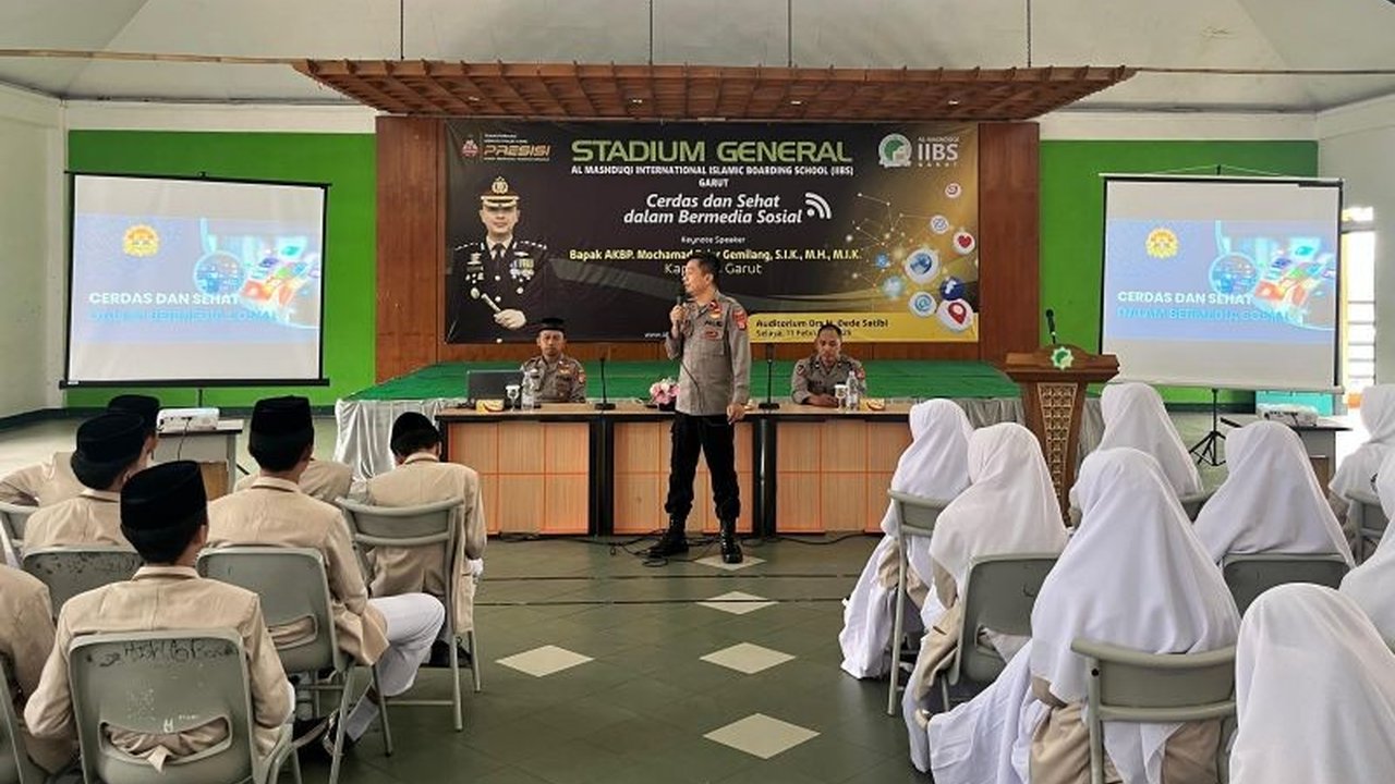 Polres Garut Edukasi Santri Al Mashduqi: Bijak Bermedia Sosial di Era Digital