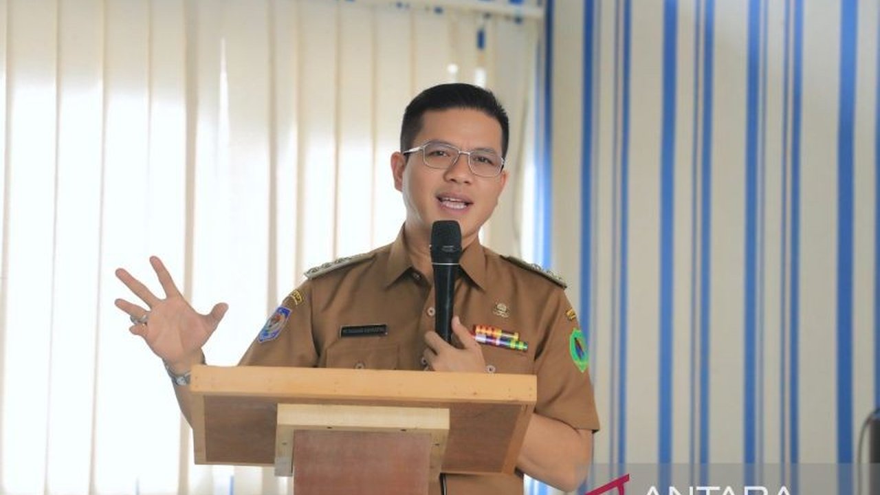 Pemkab Bandung membuka pendaftaran 140 beasiswa kuliah bagi pemuda berprestasi, khususnya dalam pendidikan agama, melalui program Beasiswa Ti Bupati (Besti) pada 15-20 Februari 2025.