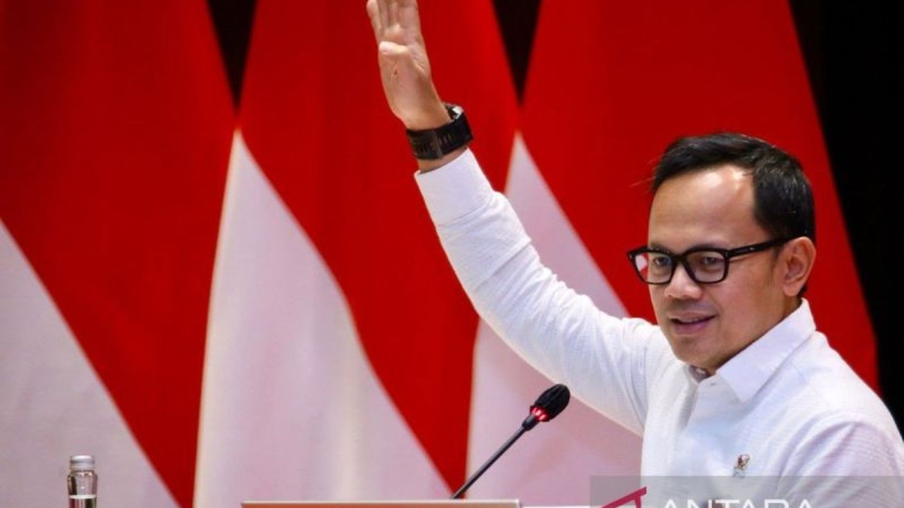 Wakil Menteri Dalam Negeri (Wamendagri) Bima Arya mengumumkan pemangkasan durasi retret kepala daerah terpilih Pilkada 2024 dari 14 hari menjadi 7 hari untuk efisiensi anggaran, sesuai Inpres Nomor 1 Tahun 2025.