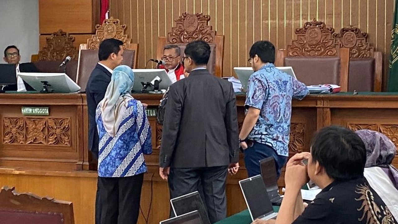 Ahli hukum pidana menjelaskan bahwa alat bukti dalam kasus sebelumnya dapat digunakan untuk tersangka baru, terutama dalam kasus penyertaan atau ketika beberapa orang terlibat dalam satu tindak pidana.