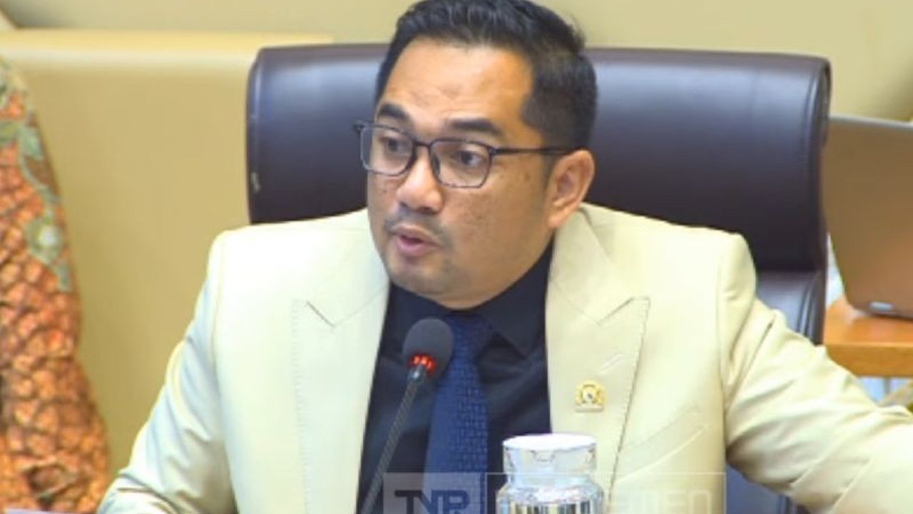 DPR RI menegaskan tidak ada rencana menunda pelantikan kepala daerah hasil Pilkada 2024,  sementara Mendagri mengusulkan tanggal 20 Februari 2025 untuk pelantikan tersebut.
