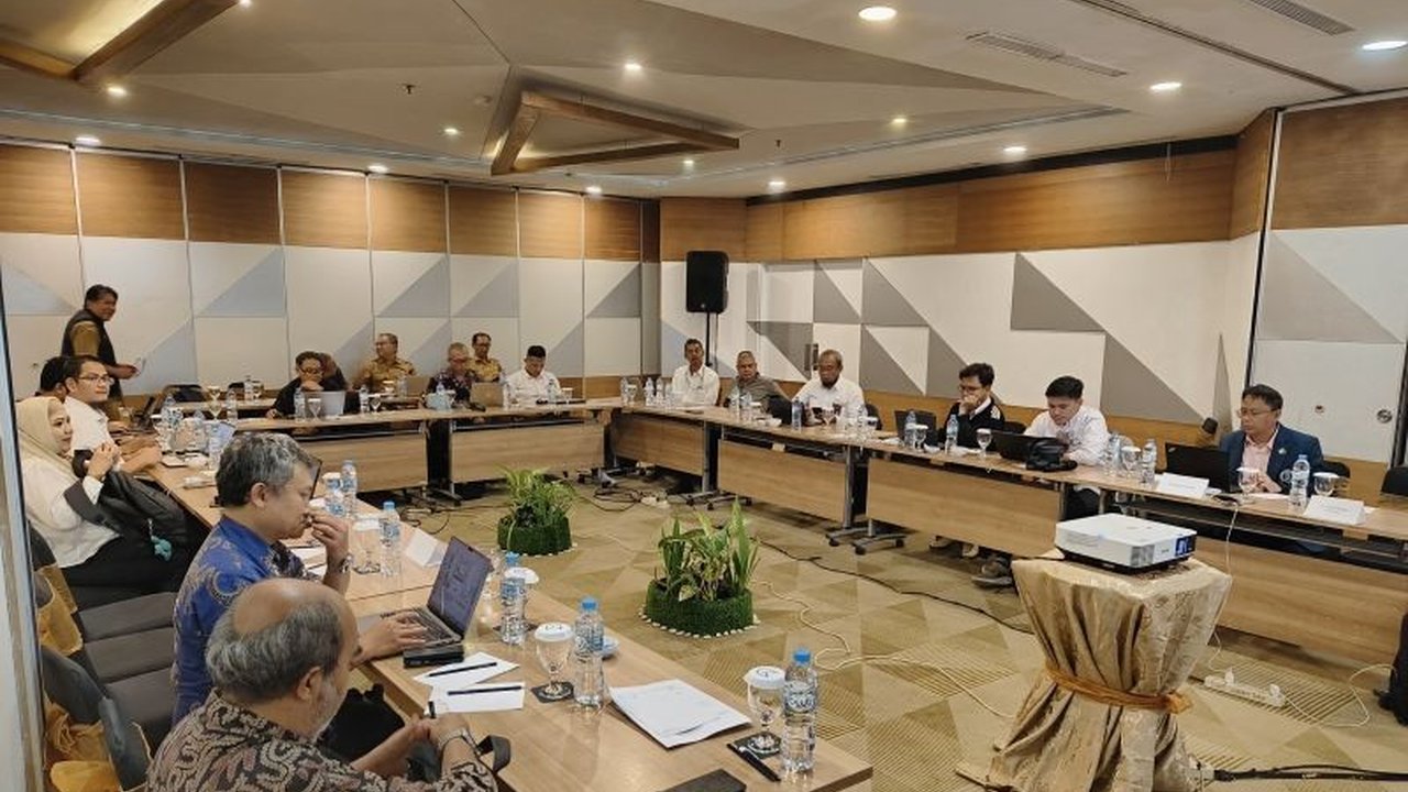 Guru Besar ITB, Prof. Sidik Permana, menekankan pentingnya kolaborasi untuk mewujudkan Pembangkit Listrik Tenaga Nuklir (PLTN) di Indonesia, dengan Kalimantan Barat sebagai salah satu lokasi potensial.