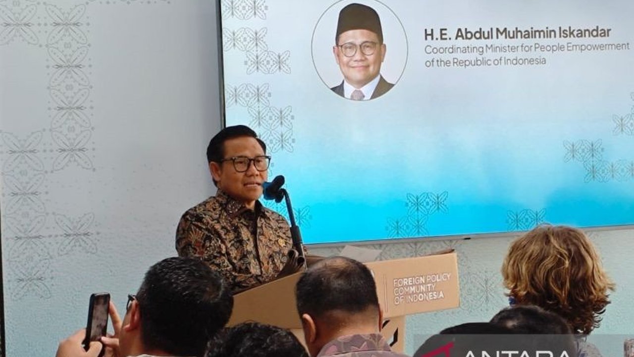 Menteri Koordinator PMK, Muhaimin Iskandar, mendorong penerapan AI secara bertahap di kementeriannya, menekankan kolaborasi, kajian akademik, dan pencegahan penyalahgunaan teknologi.