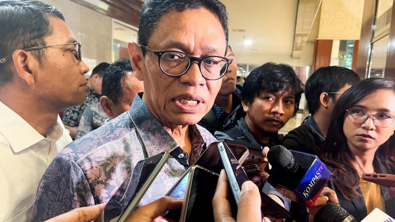 Wakil Menteri ESDM membenarkan penonaktifan Dirjen Migas Achmad Muchtasyar pada 10 Februari 2025 menyusul penggeledahan kantor Ditjen Migas oleh Kejagung,  menimbulkan spekulasi terkait dugaan pelanggaran hukum.