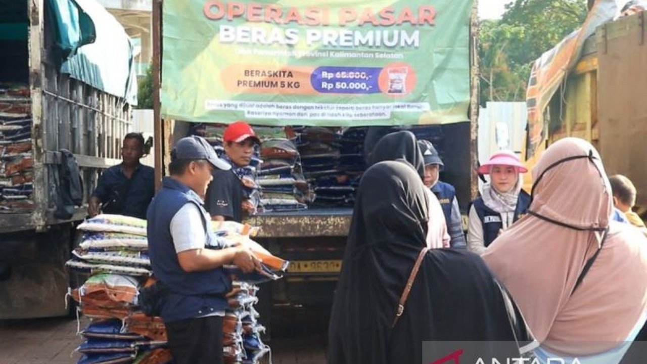 Pemerintah Provinsi Kalimantan Selatan menyiapkan operasi pasar di seluruh kabupaten/kota untuk menjaga stabilitas harga dan ketersediaan bahan pokok menjelang Ramadhan 1446 H guna mencegah lonjakan harga yang signifikan.