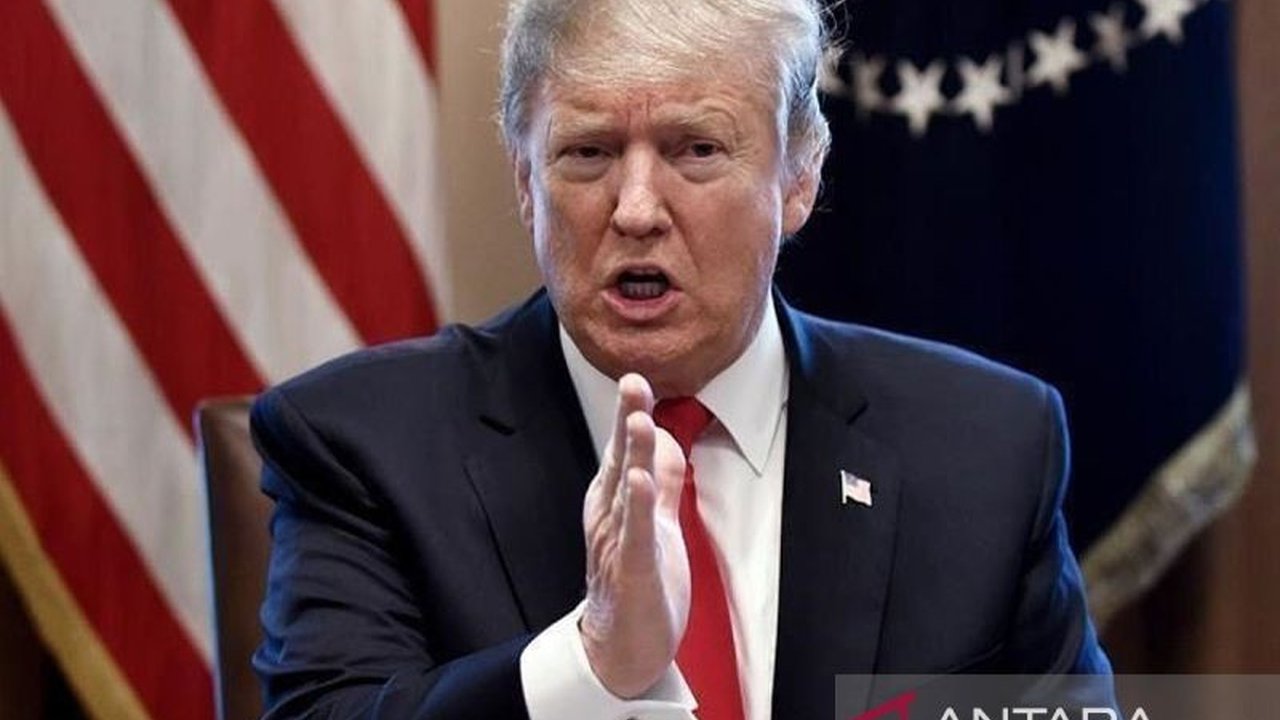 Presiden Trump menyatakan warga Palestina yang direlokasi dari Gaza berdasarkan rencananya tak berhak kembali, meskipun rencana tersebut menuai kecaman internasional karena dianggap sebagai bentuk pembersihan etnis.