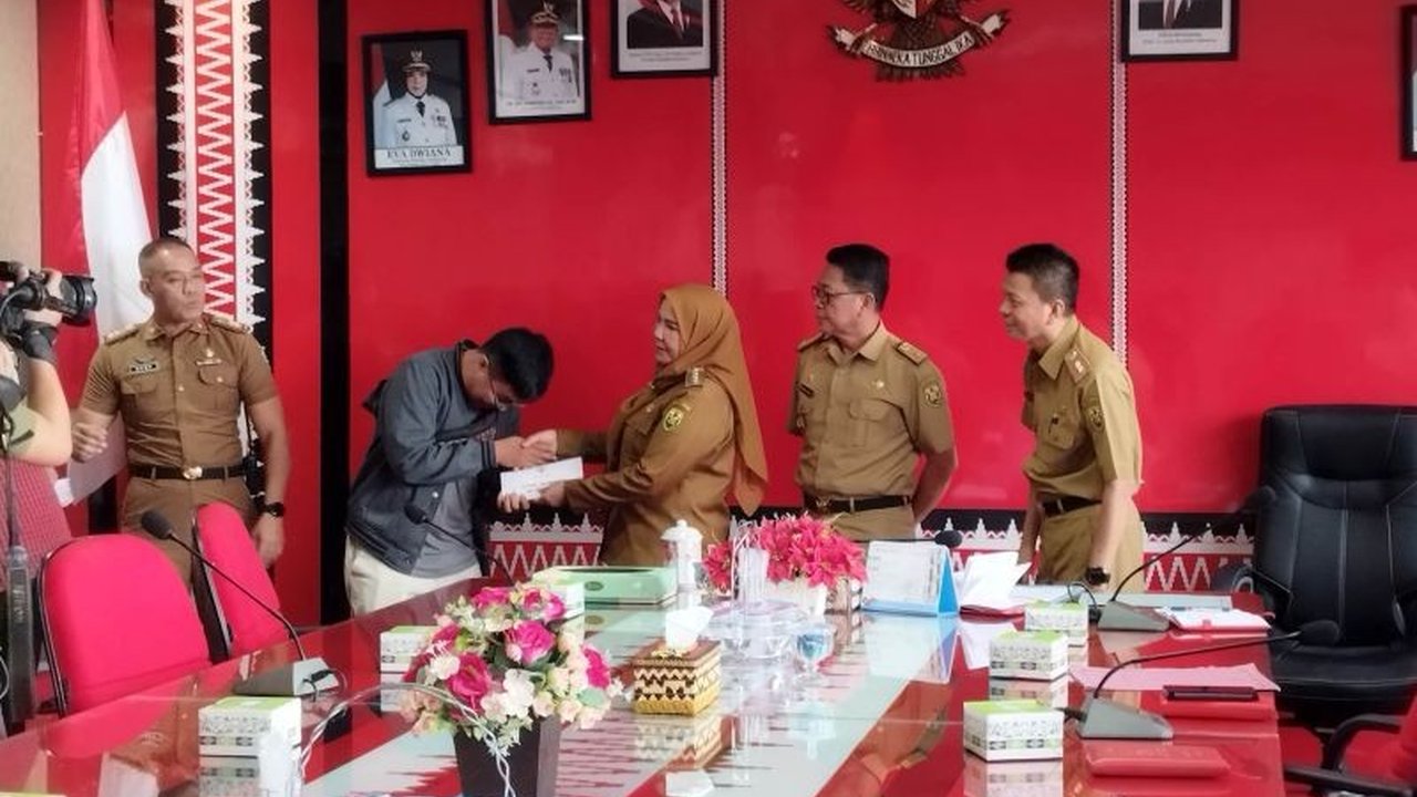 Pemerintah Kota Bandarlampung menyalurkan bantuan senilai hingga Rp30 juta kepada 26 warga yang terdampak bencana alam seperti kebakaran, puting beliung, dan tanah longsor, serta warga sakit; bantuan akan terus diberikan secara bertahap.