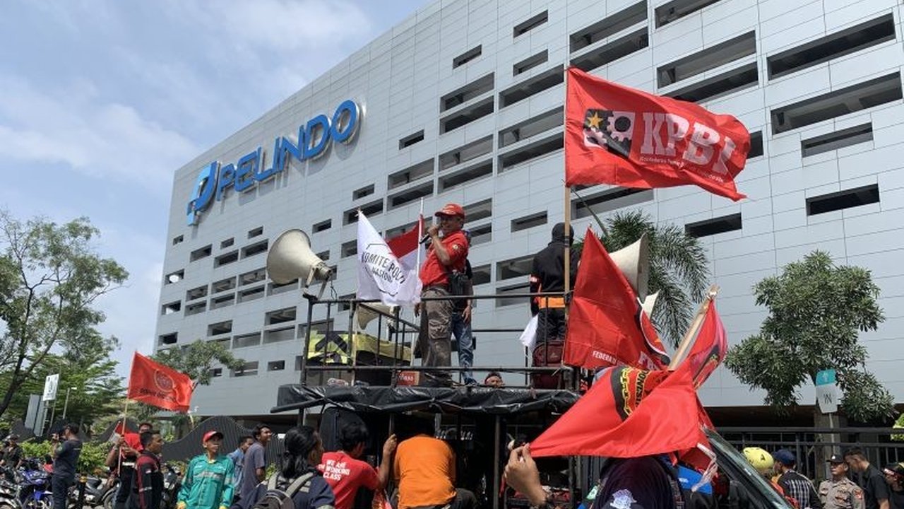 Sopir Truk Geruduk Tower Pelindo, Protes Gate Pass, Biaya Masuk, dan Bongkar Muat