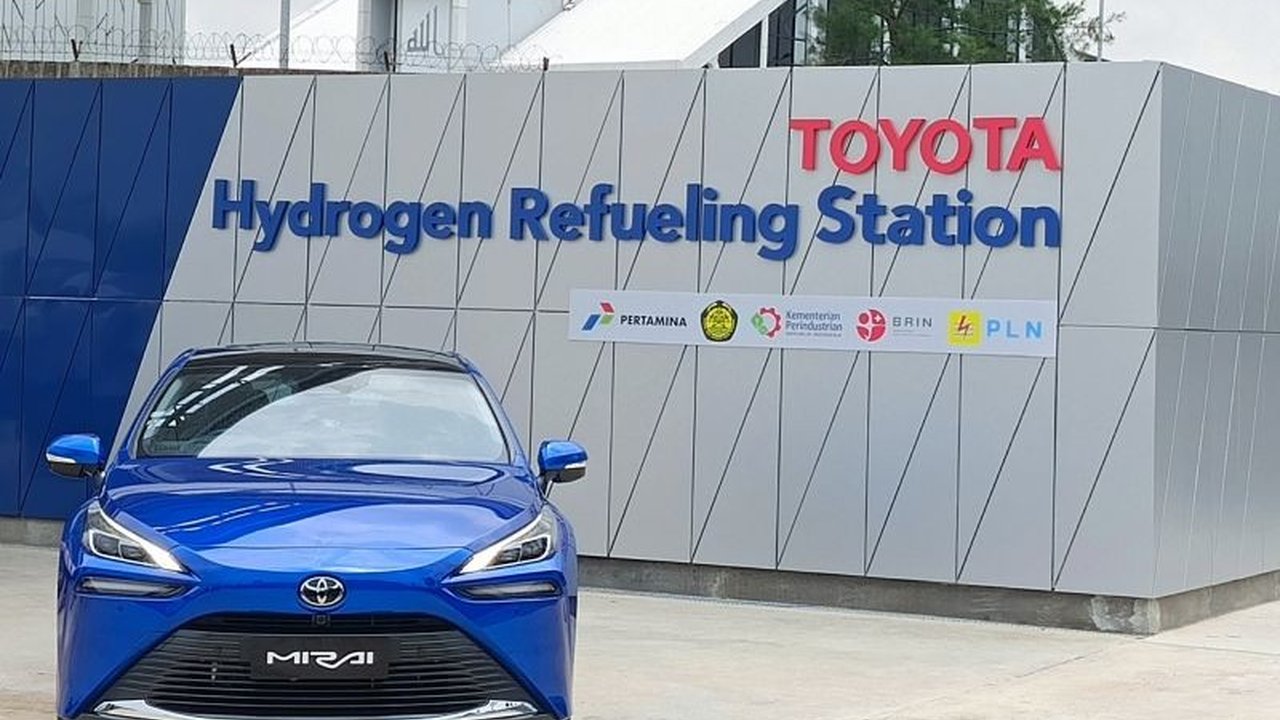Pemerintah baru saja meresmikan stasiun pengisian bahan bakar hidrogen (HRS) kedua di Indonesia, yang dibangun oleh Toyota, untuk mendorong target nol emisi karbon dan swasembada energi.