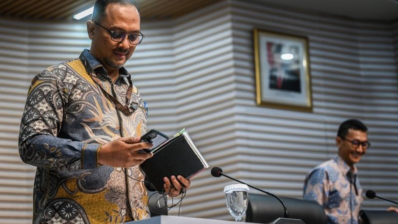 Komisi Pemberantasan Korupsi (KPK) memeriksa sejumlah saksi, termasuk staf anggota DPR, terkait kasus dugaan korupsi proyek pembangunan flyover di Riau senilai Rp60,8 miliar.