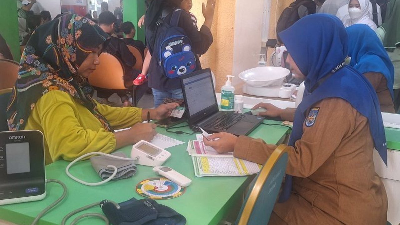 Pemkot Depok menargetkan 1,9 juta warga untuk mengikuti program Cek Kesehatan Gratis (CKG) sebagai perayaan ulang tahun kota, dengan pemeriksaan di 38 Puskesmas.