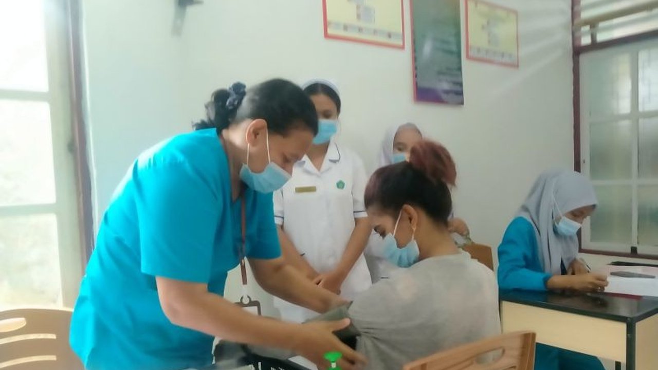 Sebanyak 22 puskesmas di Kota Ambon menyelenggarakan program Pemeriksaan Kesehatan Gratis (PKG) mulai 10 Februari 2025, melayani berbagai kelompok umur dengan pendaftaran melalui aplikasi SatuSehat, WhatsApp Kemenkes, atau langsung ke puskesmas.