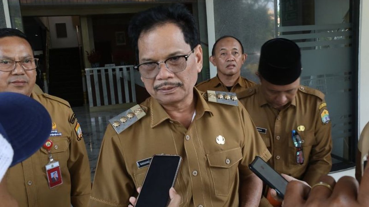 Pemerintah Kota Serang menyelaraskan programnya dengan visi-misi Wali Kota terpilih periode 2025-2030, dengan fokus pada program 'Serang Bersih, Hijau, dan Menyala' serta perbaikan infrastruktur dan pendidikan.