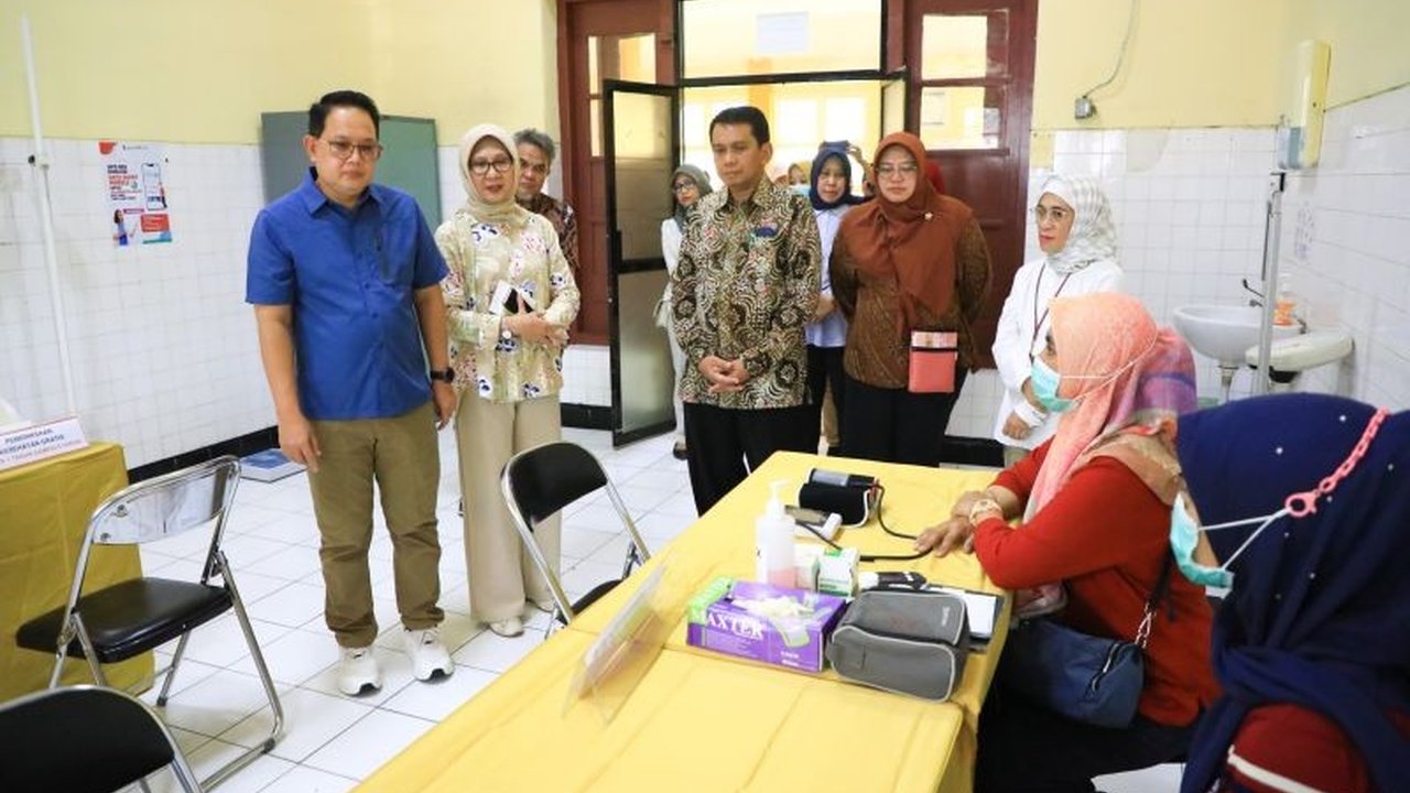 Pj Gubernur Jatim mengajak warga memanfaatkan program cek kesehatan gratis yang mencakup berbagai pemeriksaan, mulai dari bayi hingga lansia, sebagai 'hadiah ulang tahun' dari negara untuk meningkatkan kualitas hidup.
