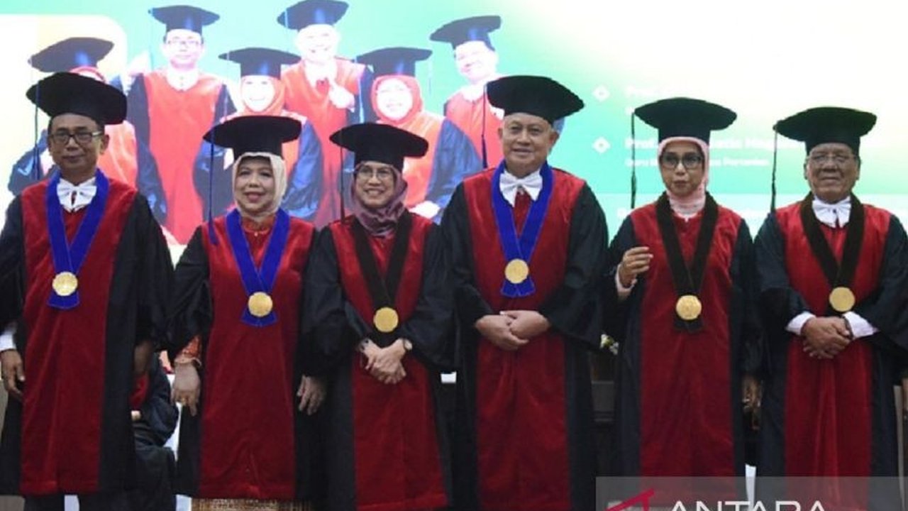 Universitas Sumatera Utara (USU) mengukuhkan enam guru besar baru dari FISIP dan Fakultas Pertanian, meningkatkan jumlah guru besar dan menegaskan komitmen pada riset dan pengabdian masyarakat.