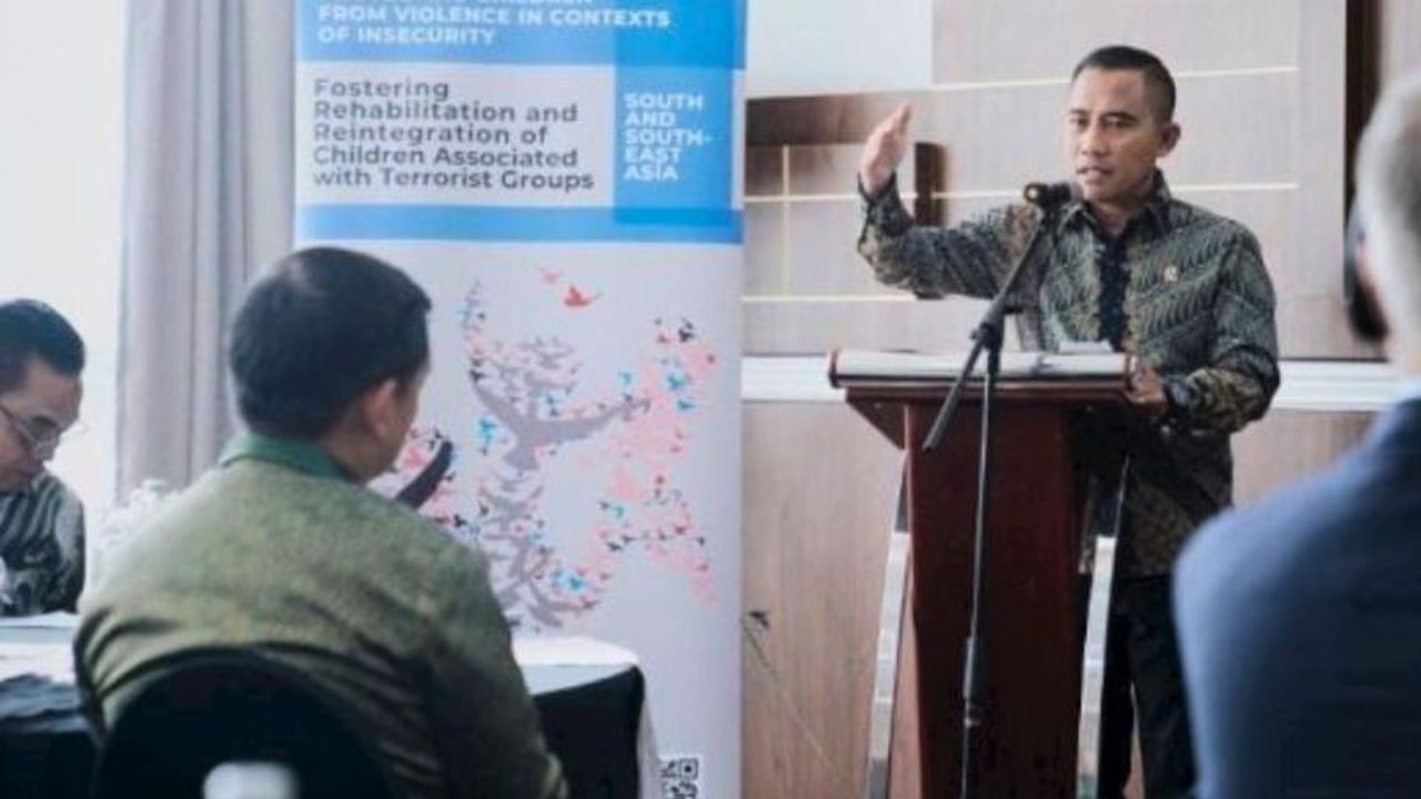 BNPT menekankan pentingnya sinergi dan pemahaman bersama dalam menangani anak-anak yang menjadi korban, saksi, atau pelaku tindak pidana terorisme, serta adaptasi terhadap perkembangan teknologi digital.