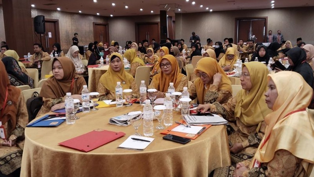 Pemerintah Kota Palembang melatih 200 guru PAI untuk membuat soal asesmen kompetensi minimum guna meningkatkan kualitas pendidikan agama dan mendukung visi Palembang Musi 2045.