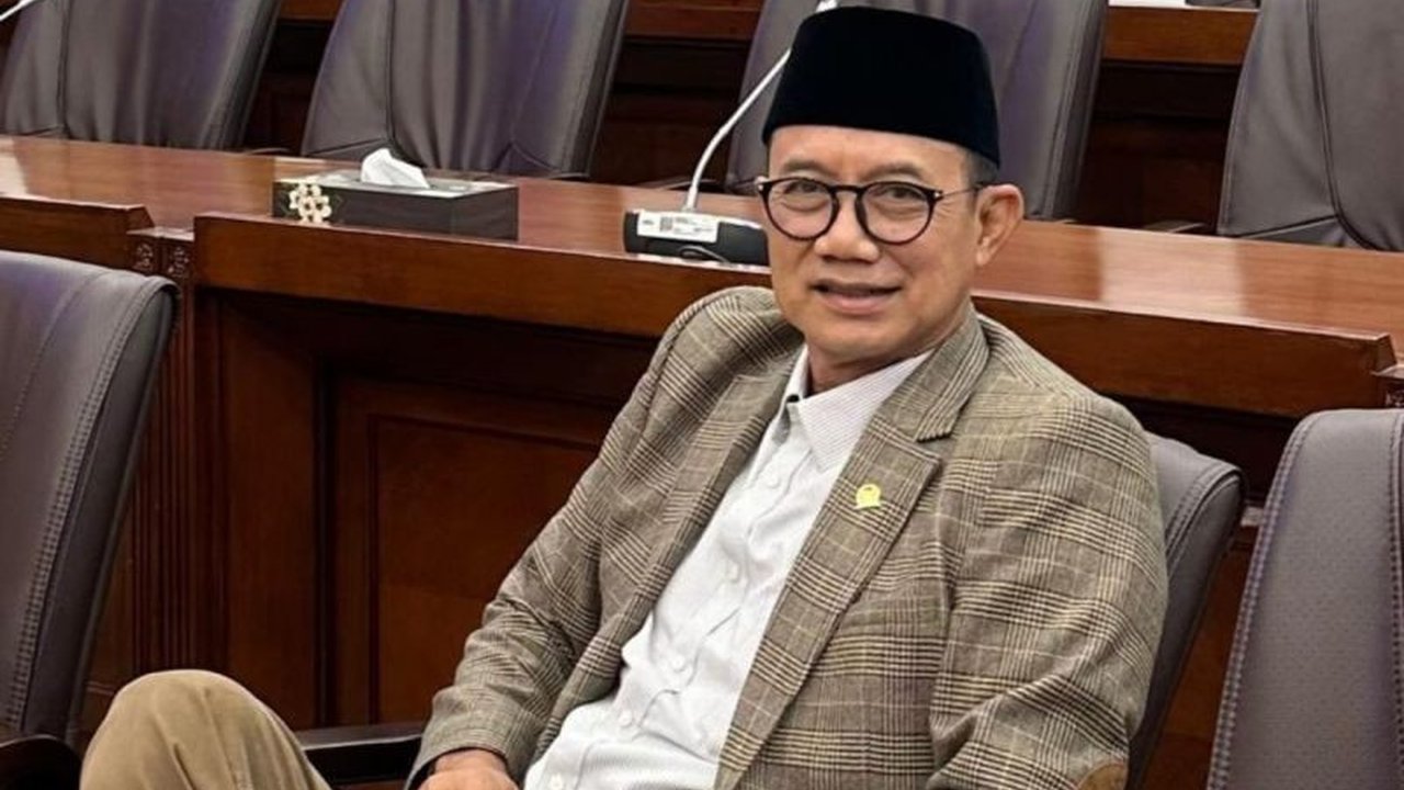 Anggota Komisi VI DPR RI, Budi Sulistyono, menyoroti hak-hak karyawan PT Pos Indonesia yang terabaikan, mendesak perubahan status karyawan kontrak menjadi tetap dan meminta Kementerian Ketenagakerjaan turun tangan.