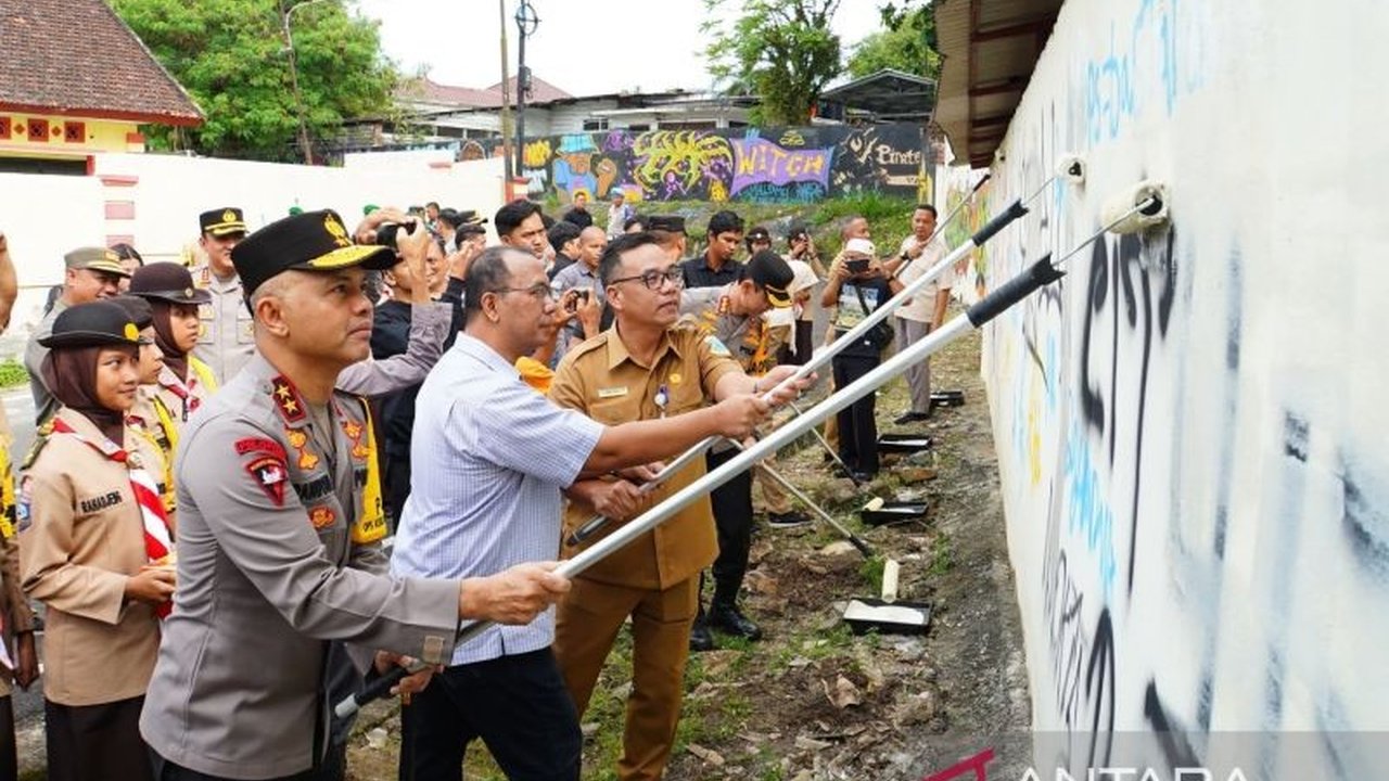 Kapolda Kepulauan Bangka Belitung Irjen Pol Hendro Pandowo menginisiasi penghapusan simbol dan tulisan geng motor di tembok-tembok kota sebagai upaya serius membasmi geng motor dan menciptakan Babel zero geng motor.