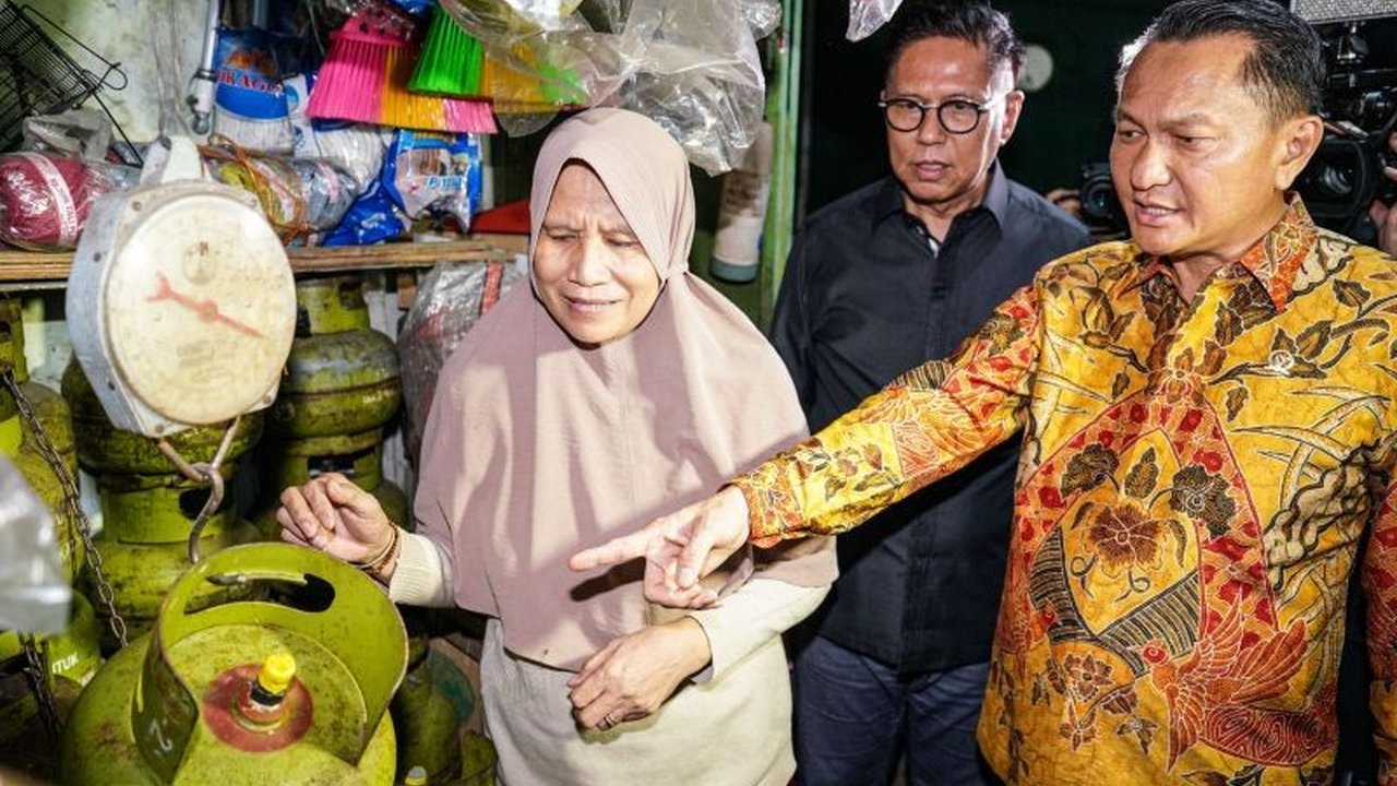 Komisi XII DPR melakukan pengecekan langsung dan memastikan distribusi LPG 3 Kg bersubsidi berjalan lancar hingga ke subpangkalan, menjamin ketersediaan dan harga sesuai HET.