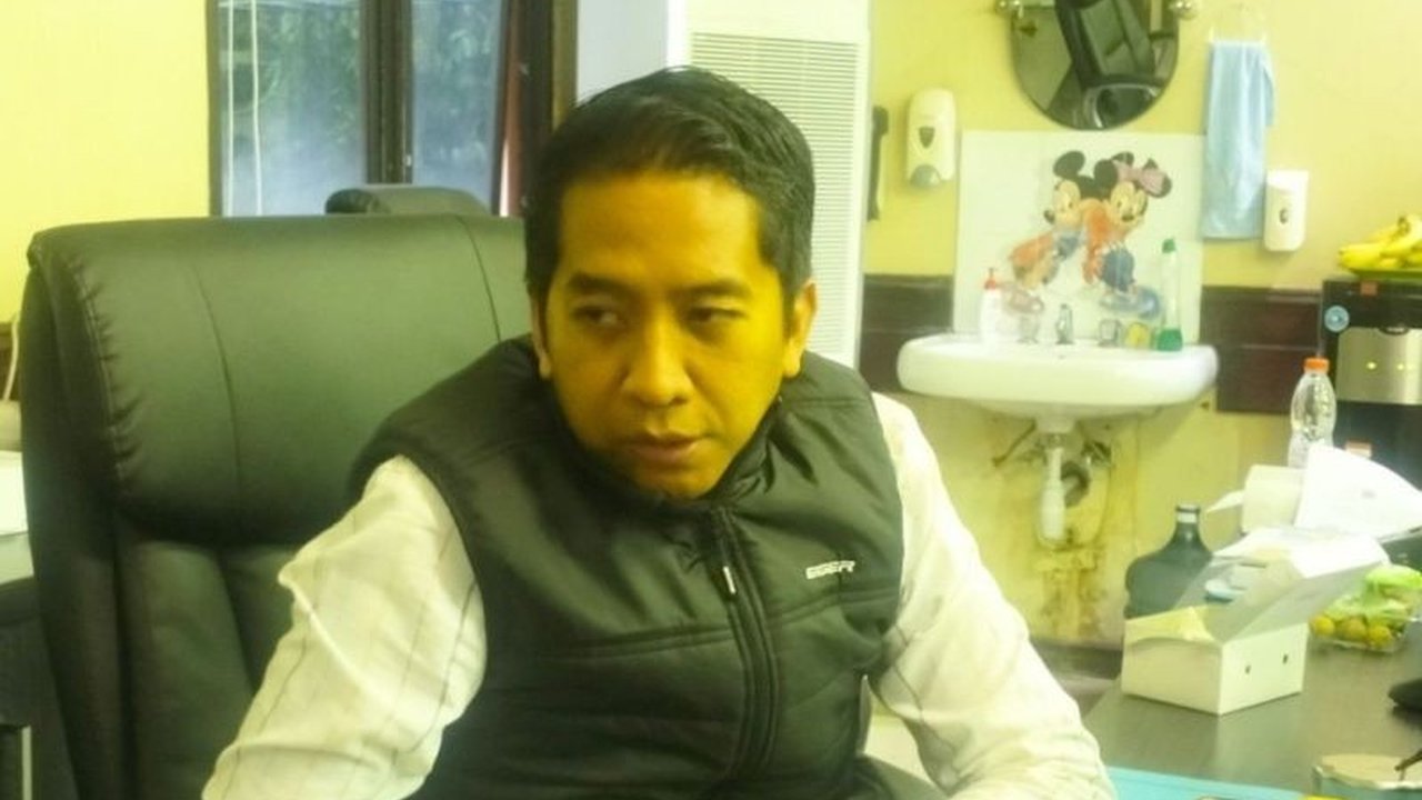 Ketua Komisi C DPRD Surabaya menilai rencana pinjaman Pemkot Surabaya untuk infrastruktur sebagai langkah strategis menjaga pertumbuhan ekonomi di tengah tantangan ekonomi global dan efisiensi anggaran pemerintah pusat.