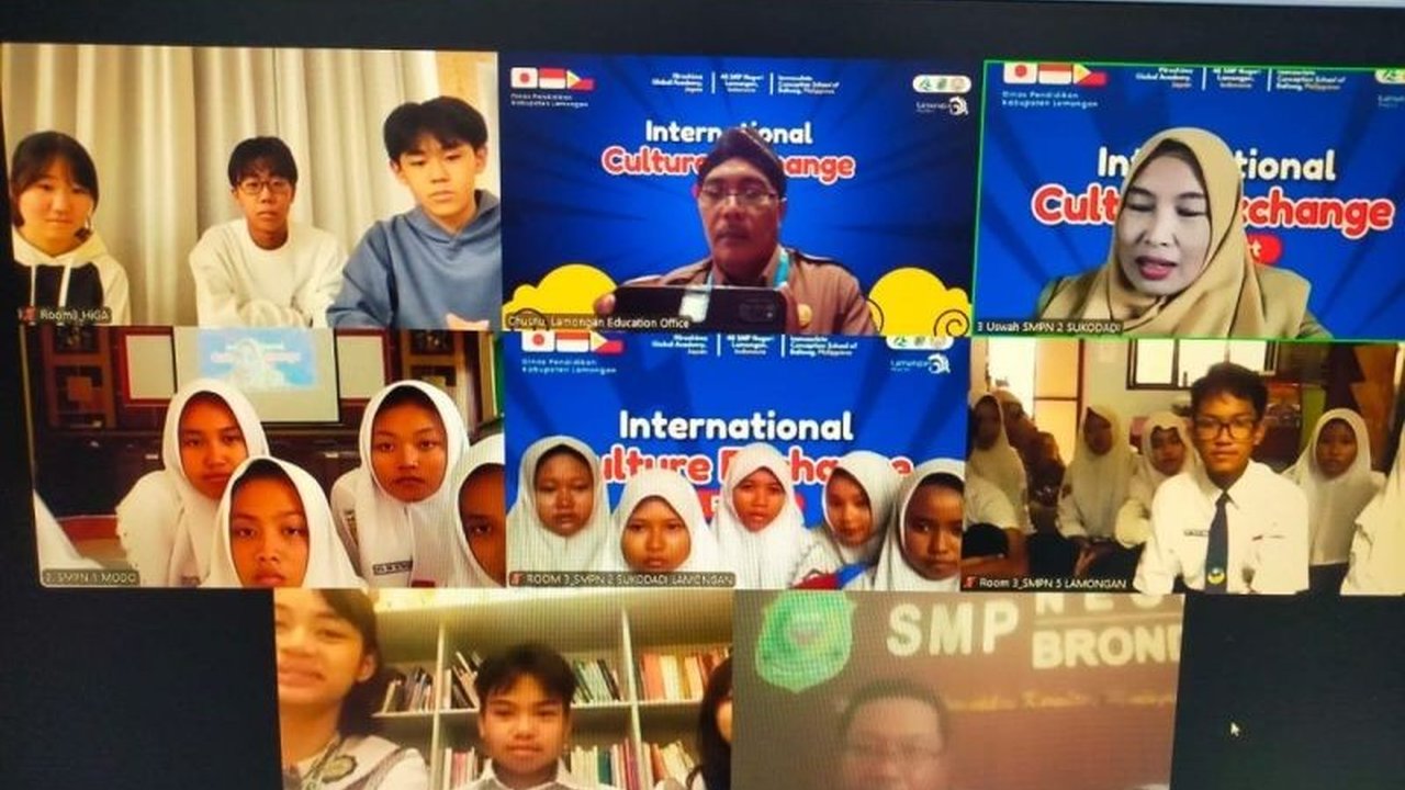 Para pelajar SMP dari Jepang, Indonesia (Lamongan), dan Filipina berkolaborasi dalam program pertukaran budaya daring ICEP, memperluas wawasan global dan mempererat hubungan internasional.